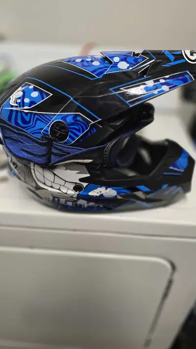 Like new kids youth LG motorcycle helmet