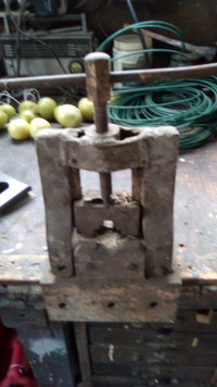 Heavy Duty Vintage Bench Mounted Pipe Clamp Tool
