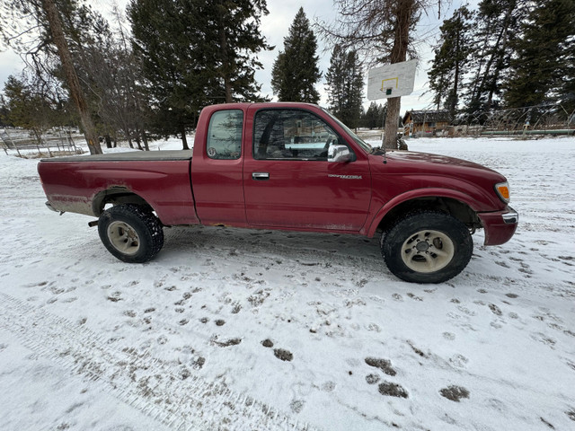 1998 Toyota tacoma in Cars & Trucks in Cranbrook - Image 2