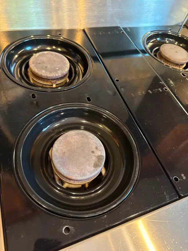 Viking Pro 30” Natural Gas Stove in excellent condition. in Stoves, Ovens & Ranges in Trenton - Image 6