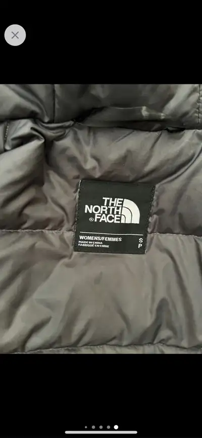 Manteau North Face Adolescente ou Femme. Très chaud, léger, confortable. Ma fille a grandi est il ne...