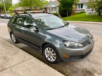 Volkswagen golf 2012 wagon avec moteur 2.5 litres. Le véhicule a 262 000 km. L’intérieur est très pr...