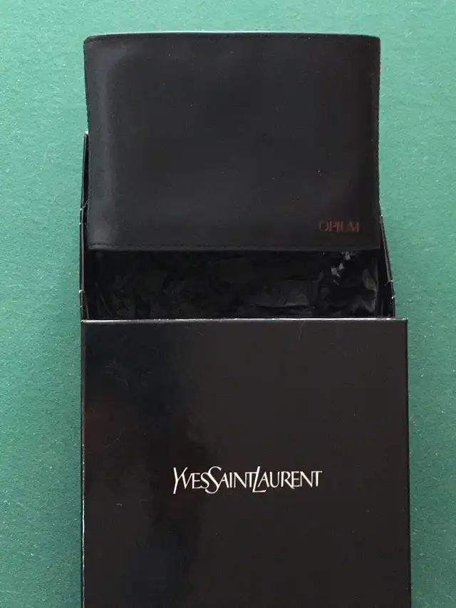 Unused 1980s vintage YSL Opium cosmetic bag in Arts & Collectibles in City of Toronto - Image 2