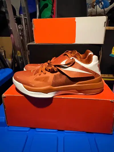 2012 NIKE KD IV 4 TEXAS LONGHORNS ORANGE QS MEN’S SZ 9.5 473679-801 ORANGE QS $200 Pick up near quee...