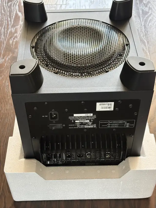 Yamaha HS8S Subwoofer in Pro Audio & Recording Equipment in London - Image 4