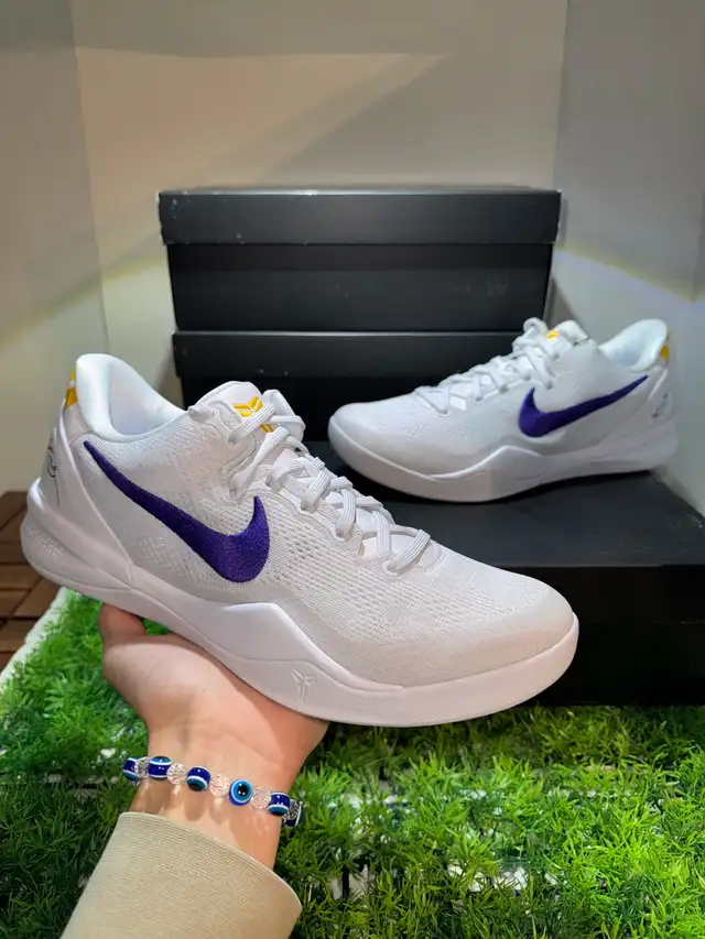 Size 10.5 - Nike Kobe 8 VIII Protro Lakers Home in Men's Shoes in Mississauga / Peel Region - Image 2
