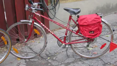 EXCELLENT WOMEN’S PEUGEOT ROAD BIKE WITH ACCESSORIES, View more