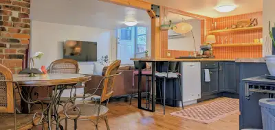 Downtown Loft Hideaway - Stay central, skip the stress (steps from downtown with quiet comfort, a pr...