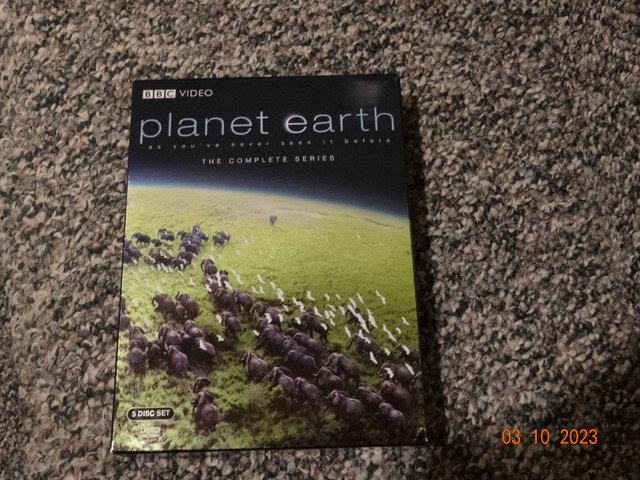 DVD set , 5  PLANET EARTH ,  excellent in original pkg  complete in CDs, DVDs & Blu-ray in Kelowna
