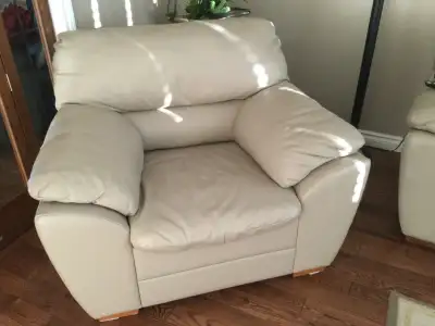 Palliser leather living room chair, View more