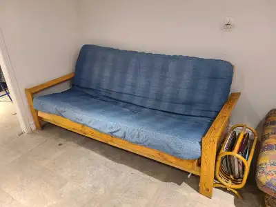 Futon à donner, View more
