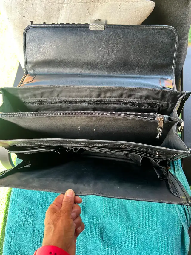 Black leather Bugatti briefcase with multiple compartments in Bags & Luggage in Vancouver - Image 4