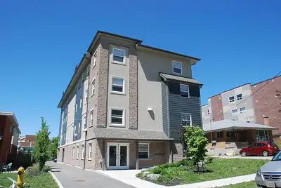 ✨ Furnished Room Available for Sublet — Female Preferred (Jan 2026 – Apr 2026) Address: 337 Spruce S...