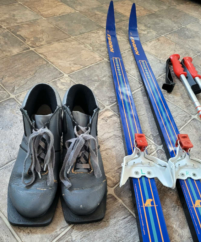 Cross Country Ski sets Waxless - Youth - 3.5 - 5.5 boot sizes in Ski in Winnipeg - Image 2