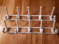 2 hooks/ crochets racks 