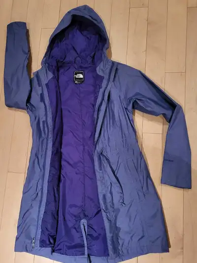Manteau small North Face, très propre, 15$