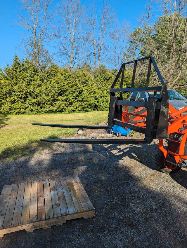 Skid steer quick attach pallet forks  in Heavy Equipment in Ottawa