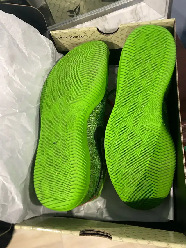 kobe grinch mamba rage in Men's Shoes in Hamilton - Image 5