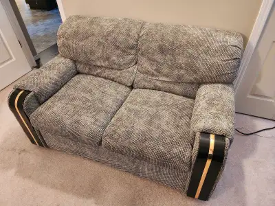 Love seat in excellent condition. Cushions are as firm and formed as the day it was bought. Pickup i...