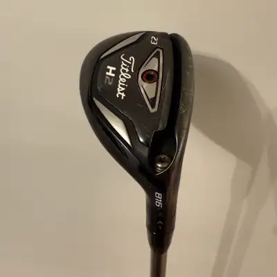 Club: TItleist H2 816 4 Hybrid (23 Degree) right handed Shaft: Mitsubishi Diamana Regular Flex Grip:...