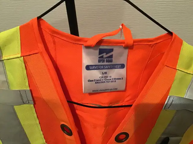 Veste de sécurité in Other in Drummondville - Image 3