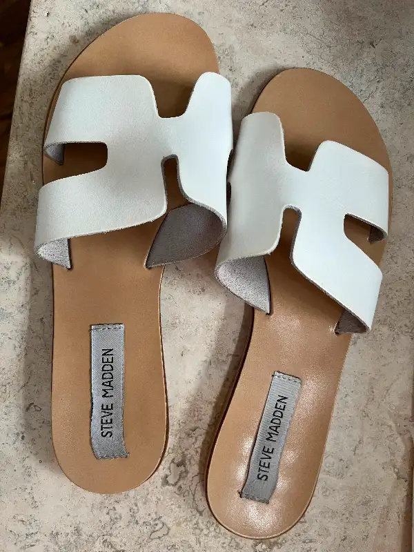 Steve Madden “H” Women's Gradual Slide Sandal in Women's - Shoes in City of Toronto - Image 2