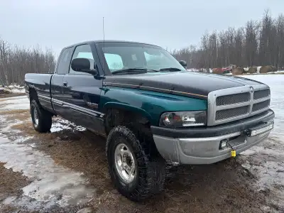 2001 Cummins, rebuilt trans 50k ago, new vp44 injection pump and lift pump under 5k, new rad under 5...