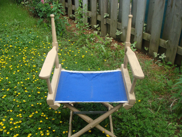 chaise en bois et denim, pliable dans Mobilier pour terrasse et jardin  à Laval/Rive Nord - Image 2