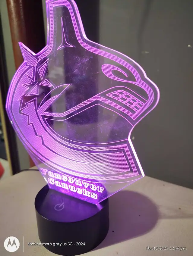 Vancouver Canucks LED Light in Indoor Lighting & Fans in Brantford - Image 4