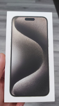 Selling a brandnew iPhone 15 pro max,256gb, natural titanium