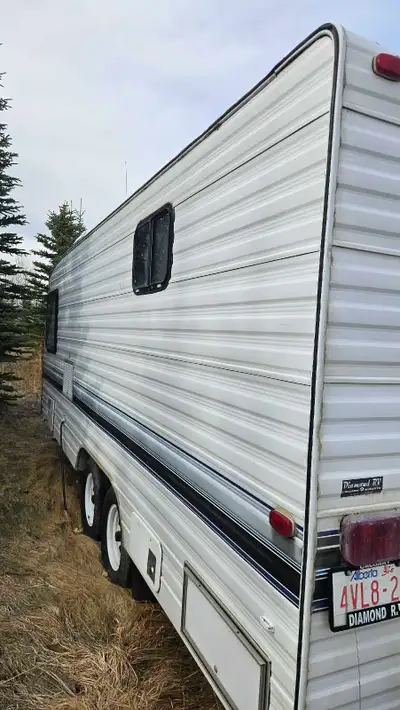 22ft Prospector travel trailer. 1996 Fridge, stove, microwave, hot water heater, furnace. 3 bunks in...