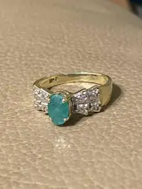 EMERALD AND DIAMOND 10K GOLD RING