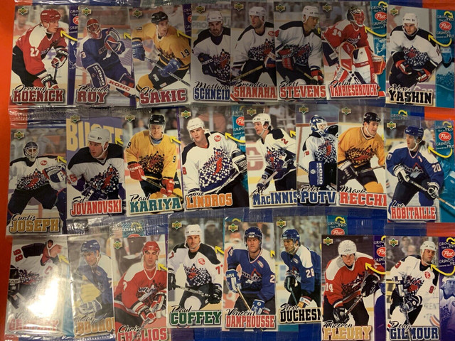 1997 POST NHLPA Hockey Set of 24 Gretzky Roy Sakic Showcase 305 in Arts & Collectibles in Edmonton