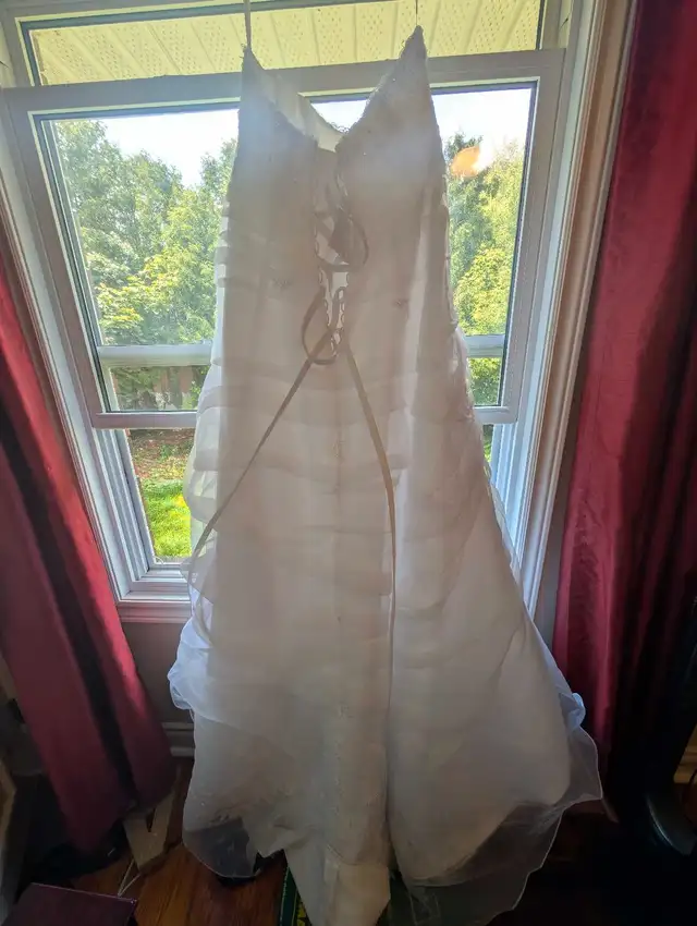 David's Bridal Size 16W Wedding Dress62863279390593122