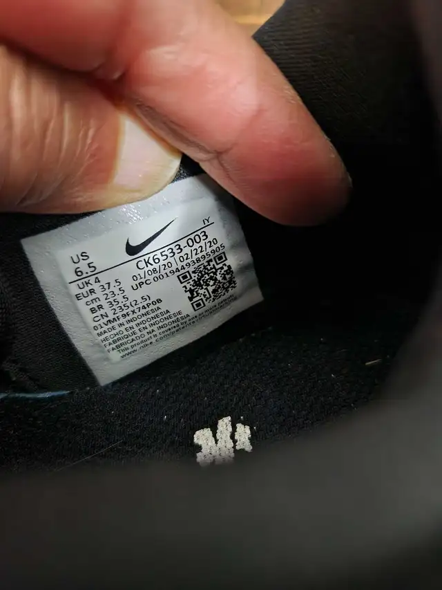 Nike women's shoes almost new size 6.5  in Women's - Shoes in Peterborough - Image 6