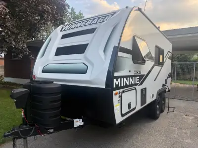 Excellent condition 2023 Winnebago Micro Minnie 1720FB. Lightweight, dual-axle, easy-to-tow travel t...