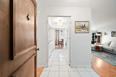 Condo 5e étage très éclairé avec vue 3.5 à Louer