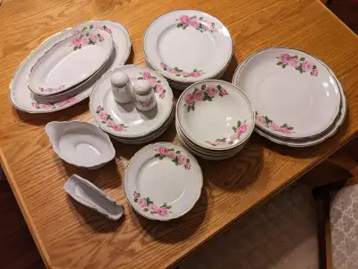 Korosten Porcelain Dinner Set, Ukraine, 33 pcs, 6 place setting, View more