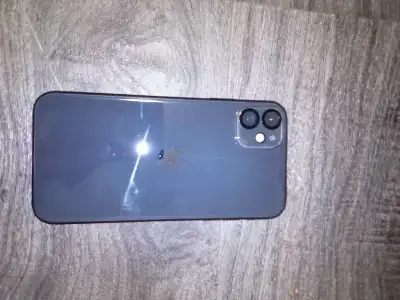 Selling a locked iPhone 11, as seen in the pictures. It's a great phone with a fantastic camera, but...