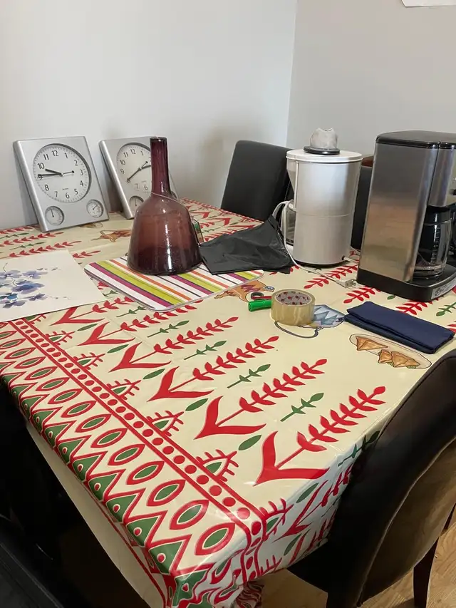 dining table with 7 chairs in Dining Tables & Sets in Ottawa - Image 2