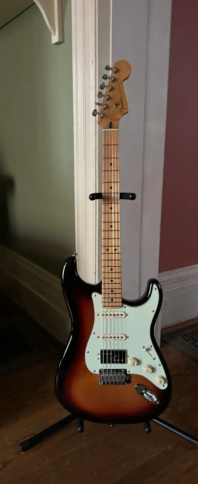 Fender Player Plus Stratocaster 442863428295075841