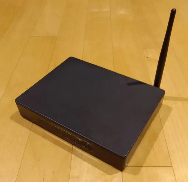 android box to connect old TVs to internet in Video & TV Accessories in City of Toronto - Image 2