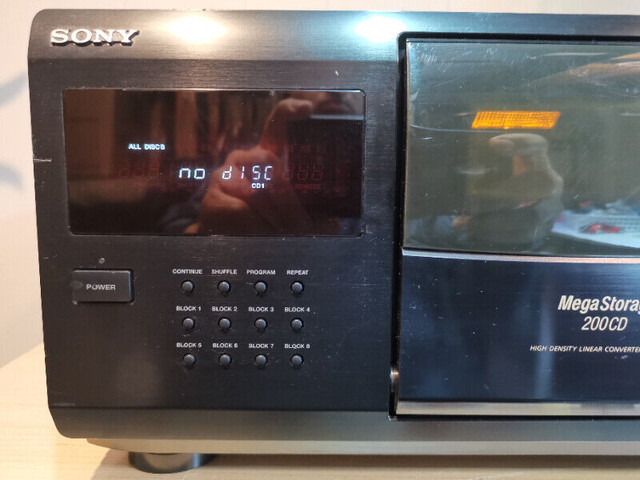Sony 200 Disc Mega Storage CD Changer CDP-CX200  w/remote in Stereo Systems & Home Theatre in Mississauga / Peel Region - Image 2