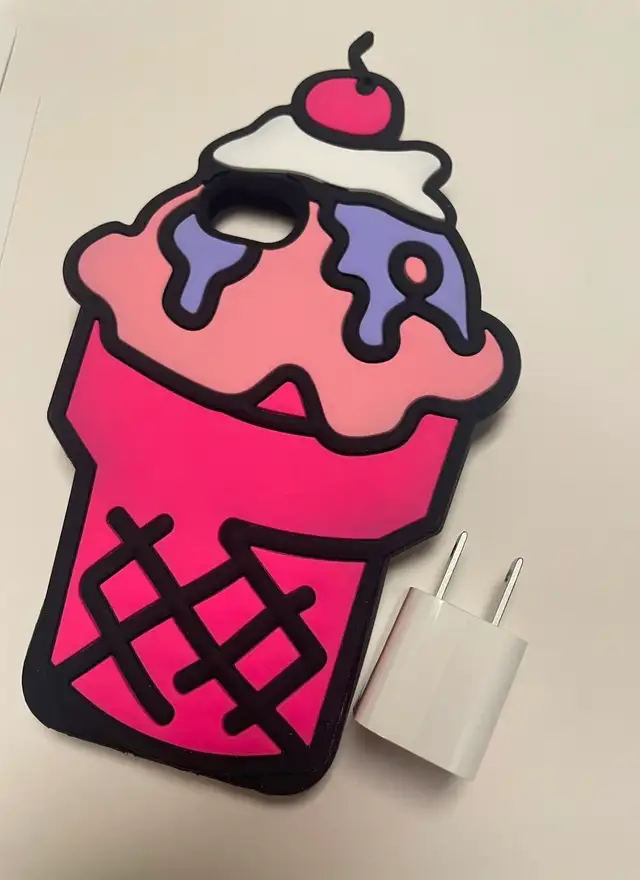 New Apple iPhone 7/8/SE Case, Charger and Lightning Cable in Cell Phone Accessories in Oakville / Halton Region - Image 4