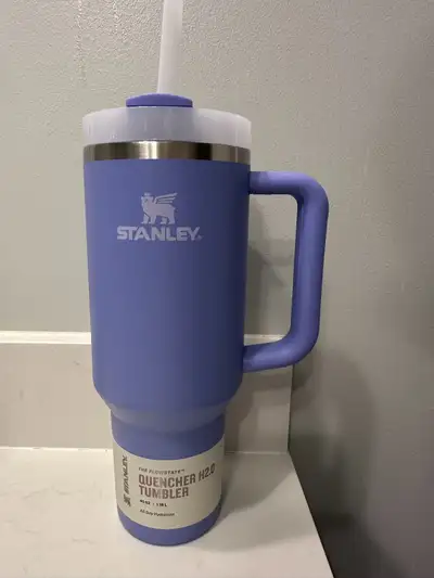 New Stanley The Flowstate Quencher H2.0 Tumbler 40 oz Hydrangea, View more