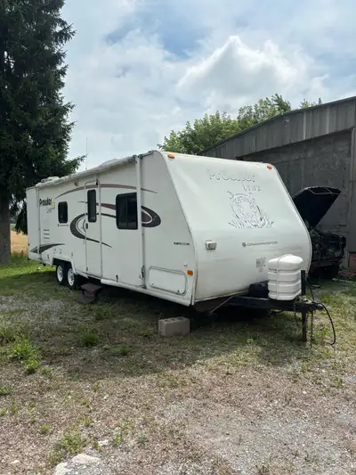 Sleeps 8, has been winterized, should be ready to roll. 7500 O.B.O Call or text 905-380-4795