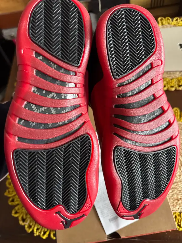 Jordan 12 Flu Game size 10.5 US deadstock in Men's Shoes in City of Toronto - Image 6