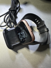 Fitbit versa smart watch with charger 