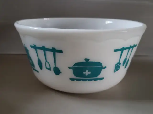Hazel Atlas Turquoise Milk Glass Mixing Bowl with Rolled Rim in Arts & Collectibles in Oshawa / Durham Region - Image 4