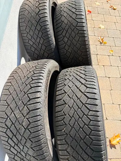 4 pneu hiver 205/50R17 continental , Mazda 3, Honda Civic, Toyota Corolla, Volkswagen Golf jetta ,Au...